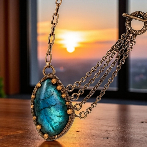 🆕️ Mystical Labradorite Pendant Necklace | 24" Handcrafted Copper Boho Chic 🌌✨ - Picture 7 of 11
